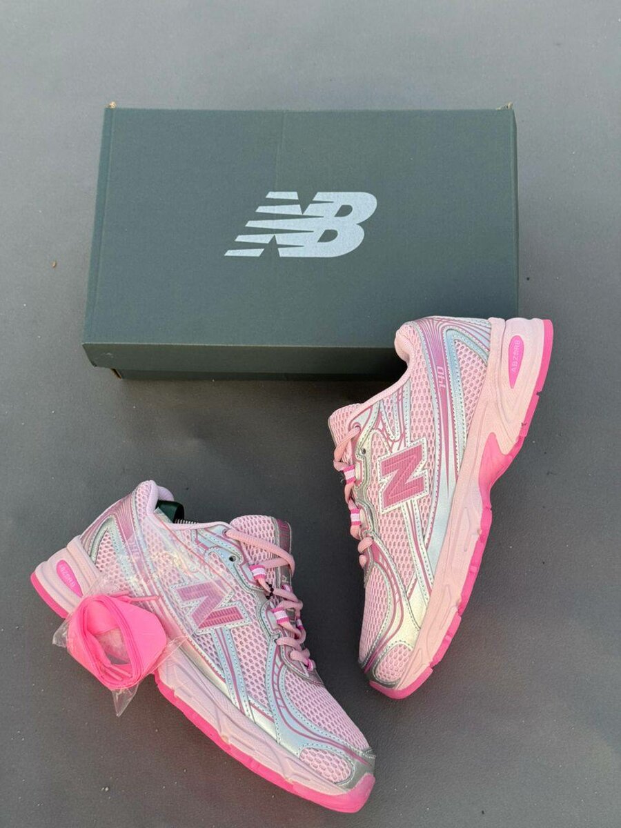 New Balance 740 Pink