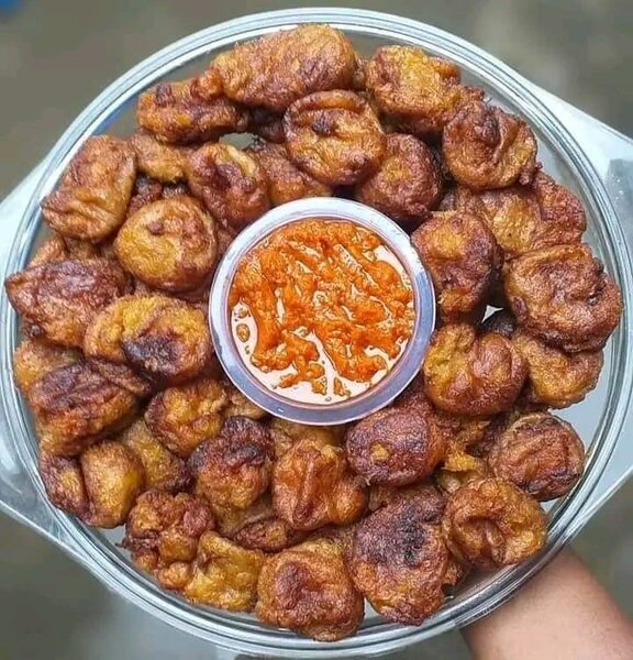 Beignets avec sauce épicée