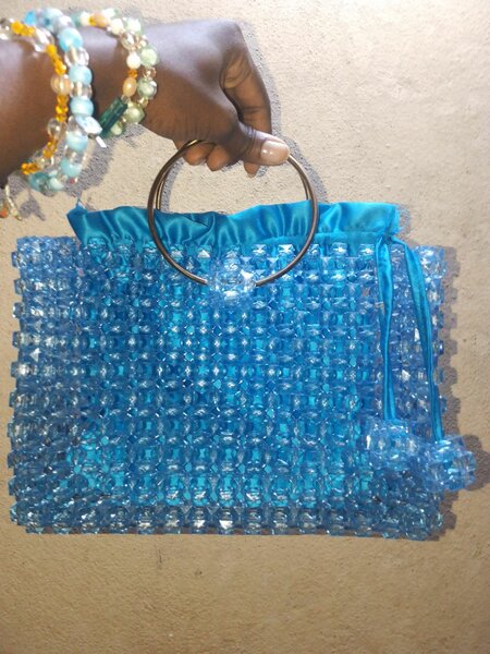 Sac à main en perles bleues