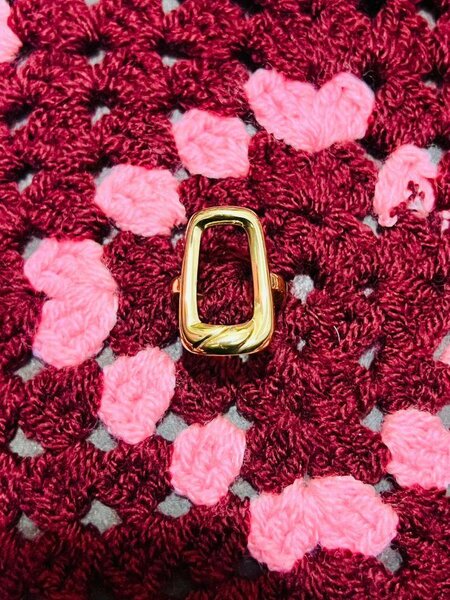 Bague dorée élégante