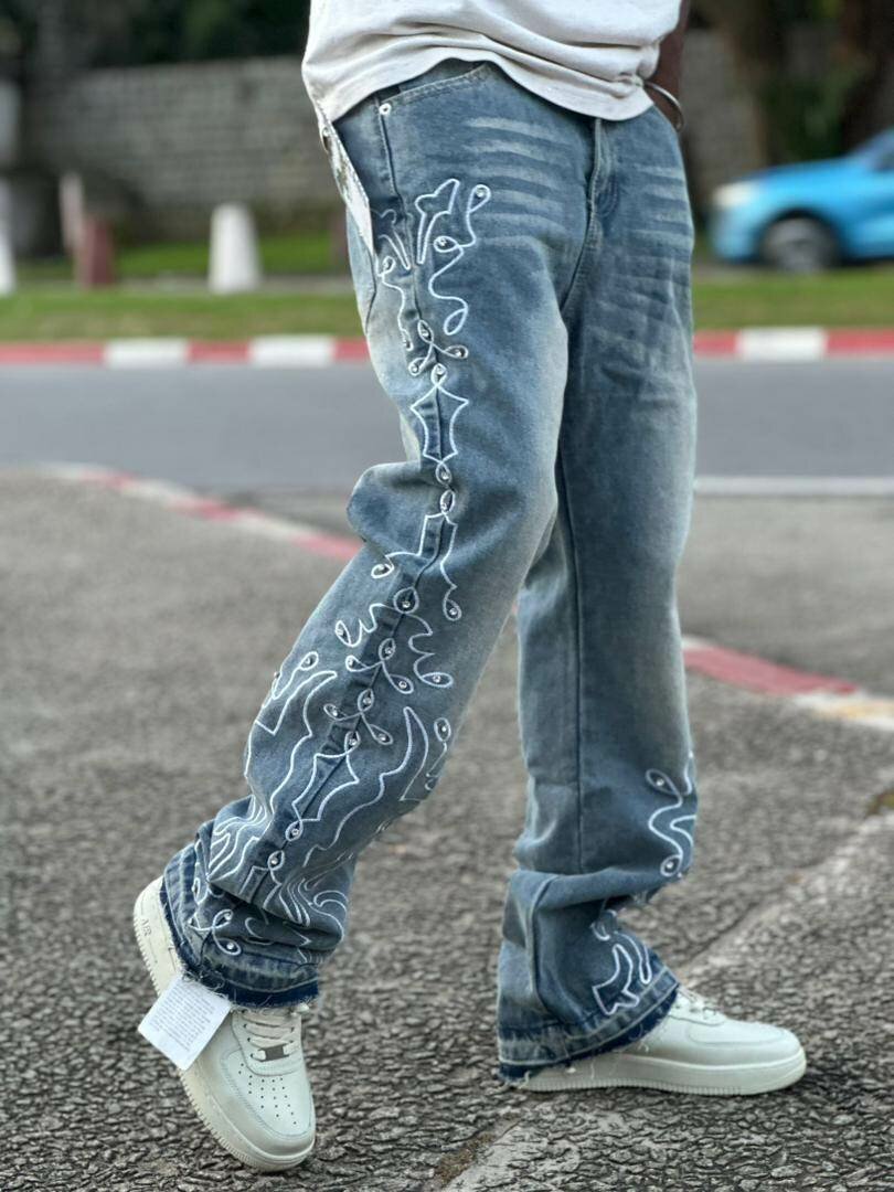 Jeans stylés avec broderie