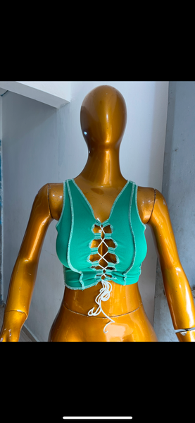 Top vert avec laçage design