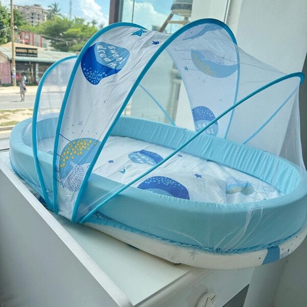 Berceau pour bébé avec moustiquaire