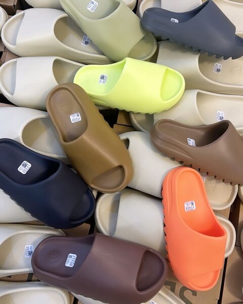 Claquettes confortables élégantes