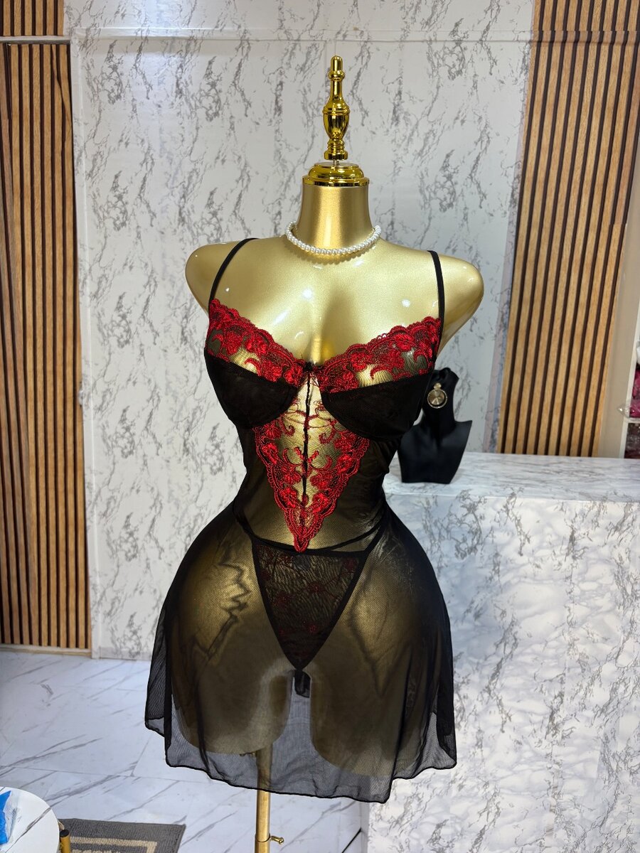 Nuisette transparente sexy