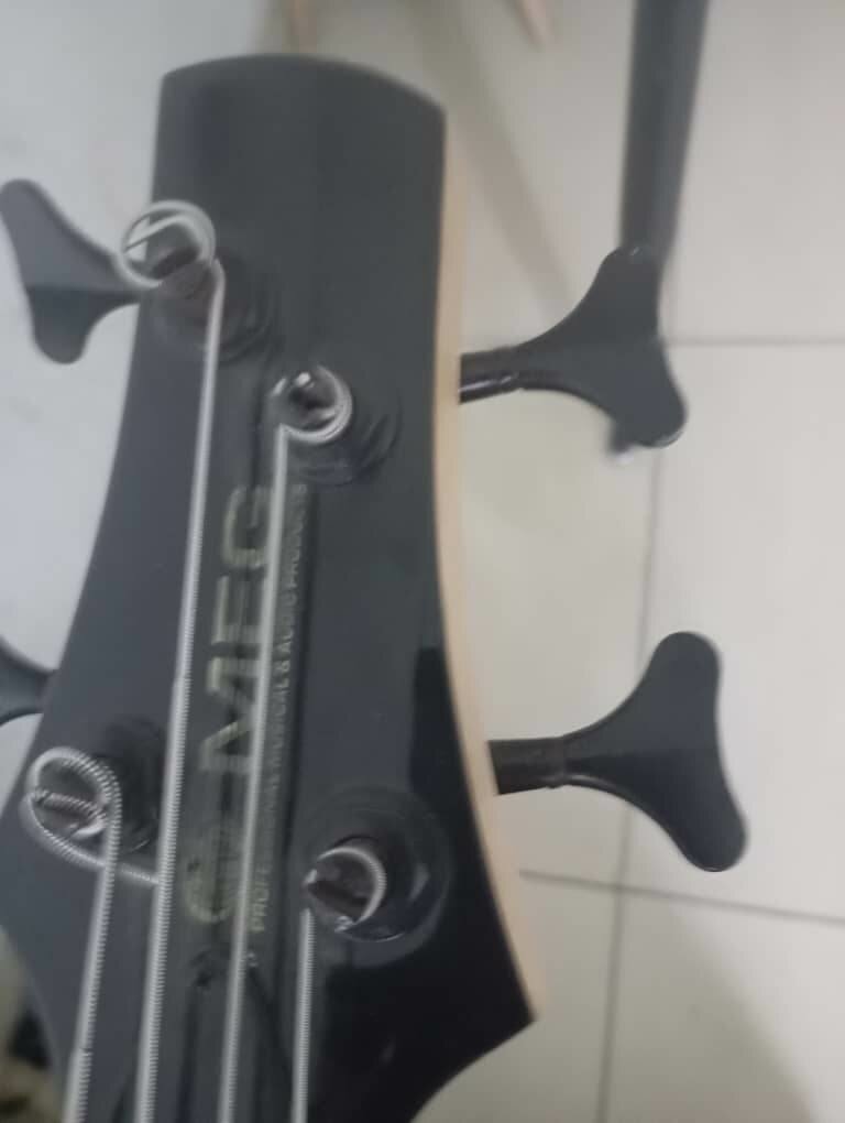 Guitare Basse Électrique 4 Cordes