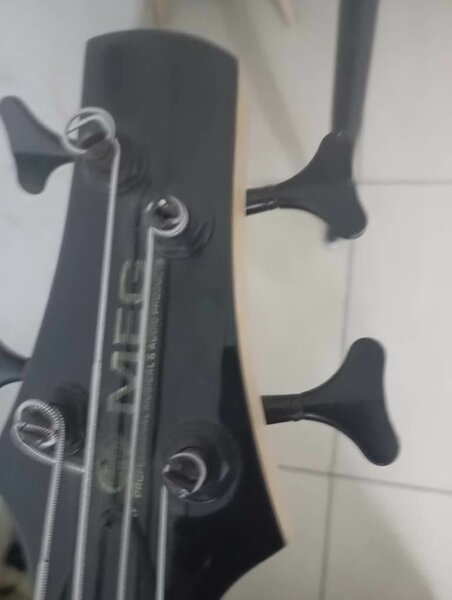 Guitare Basse Électrique 4 Cordes