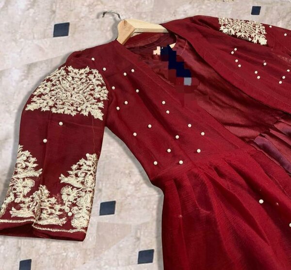 Fabric: Shamoz Silk   Pattern: Embroidered   Neck Type: