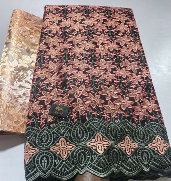 Tissu Brodé Africain Élégant