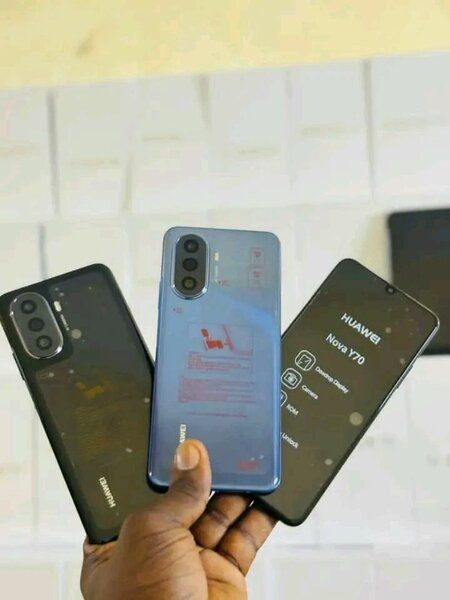 Téléphones portables Samsung et Huawei