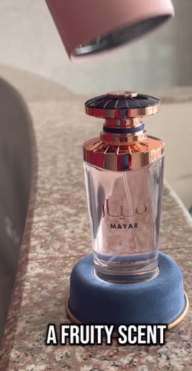 Be enchanted by the feminine symphony of Mayar by Lattafa, a floral-fruity masterpiece.