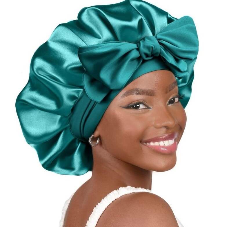 Bonnet en satin soyeux