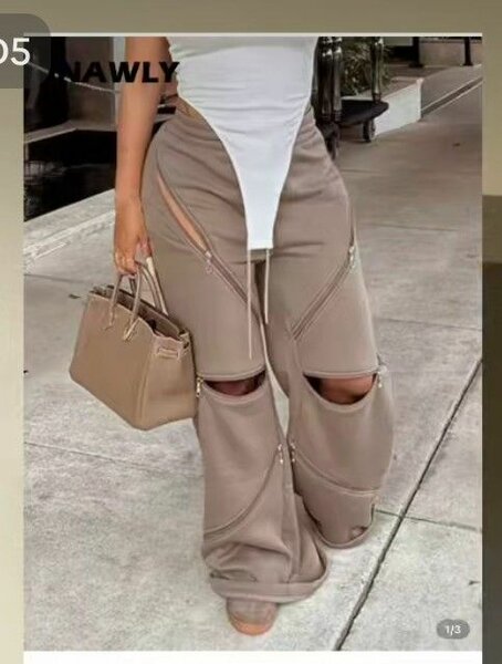 Pantalon à découpes stylée