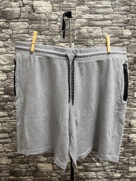 Shorts de sport gris pour hommes