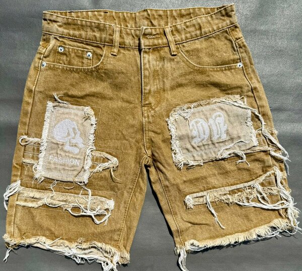 Shorts en jean déchiré tendance