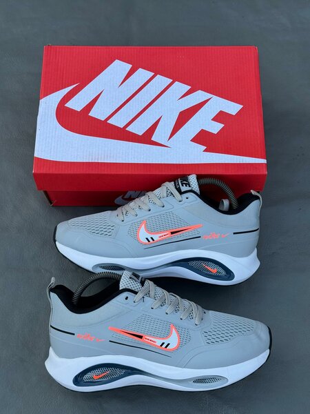 Baskets Nike Air Max Gris
