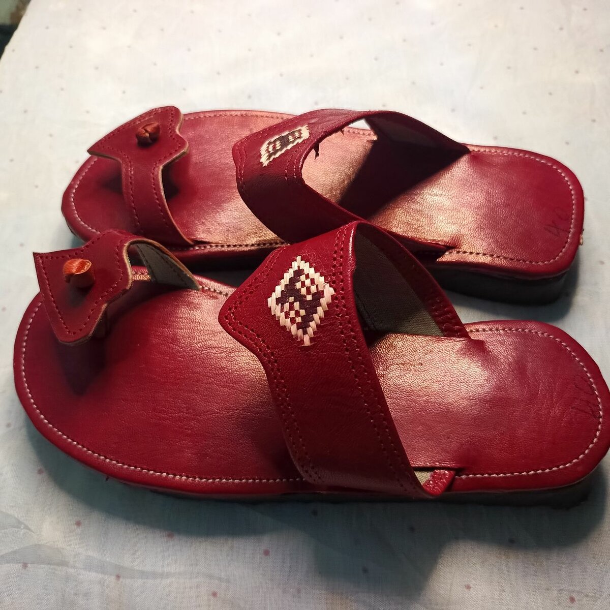 Sandales en cuir rouges élégantes