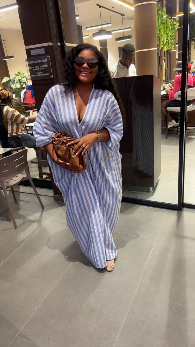 Robe Caftan Rayée Élégante