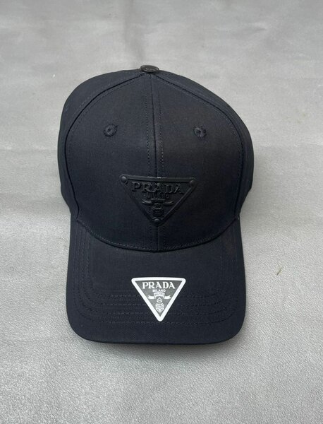 Casquette Prada Élégante