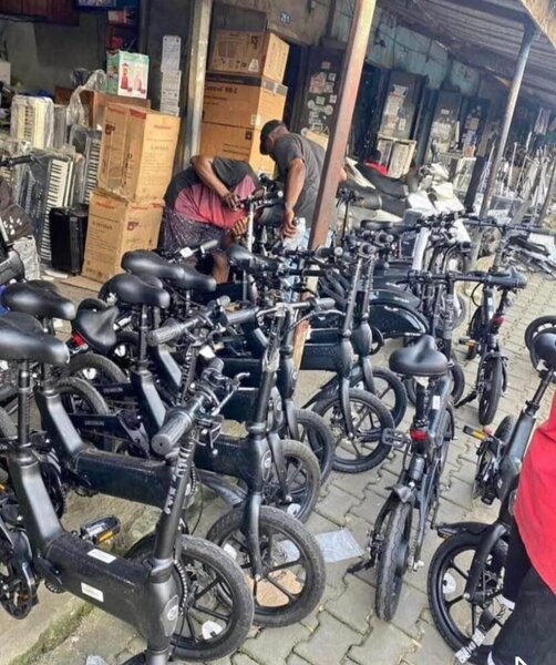 Vélo électrique pliant