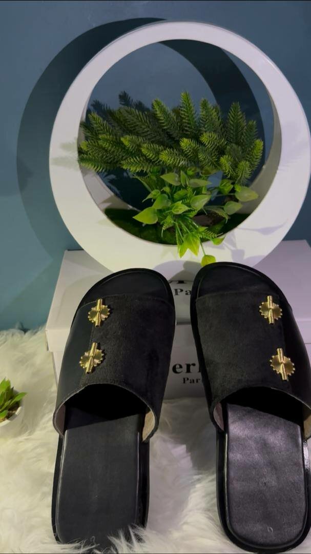 Chaussons élégants noirs