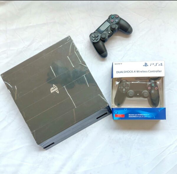 Console PS4 avec manette sans fil