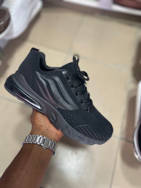 Chaussures de sport noires élégantes