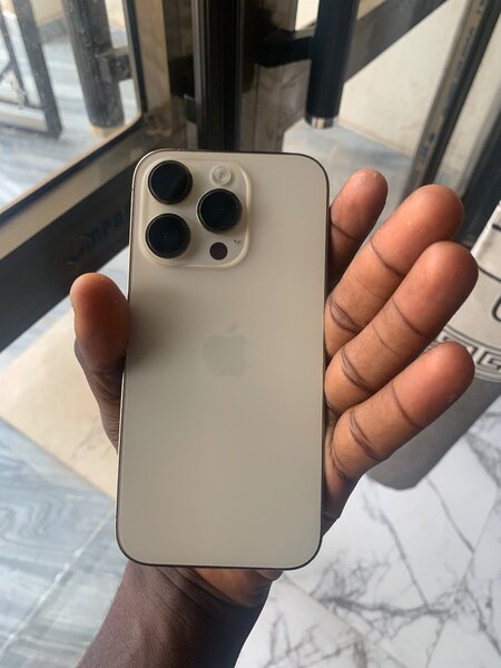 iPhone 14 Pro eSIM locked