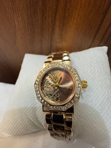 Часы наручные, с арабскими буквами, стильное украшение !