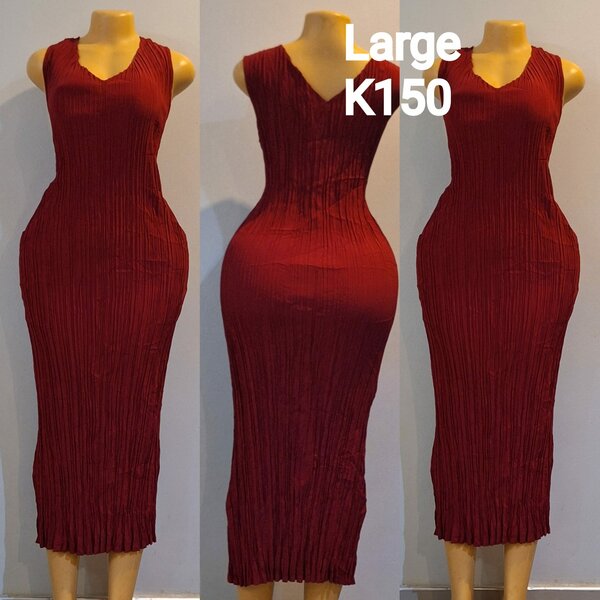 Beautiful and high-quality women's dress made of salaula silk red