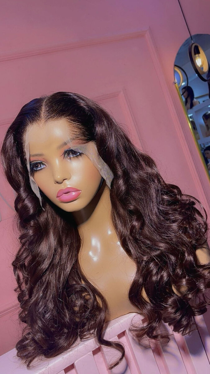 Perruque en dentelle ondulée luxueuse