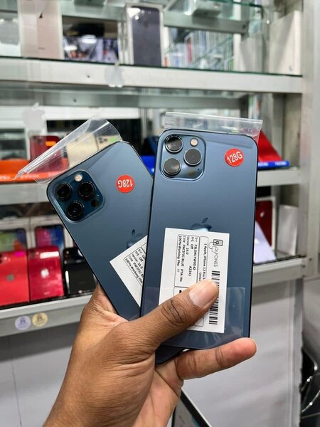 iPhone 12 prox max quasi neuf