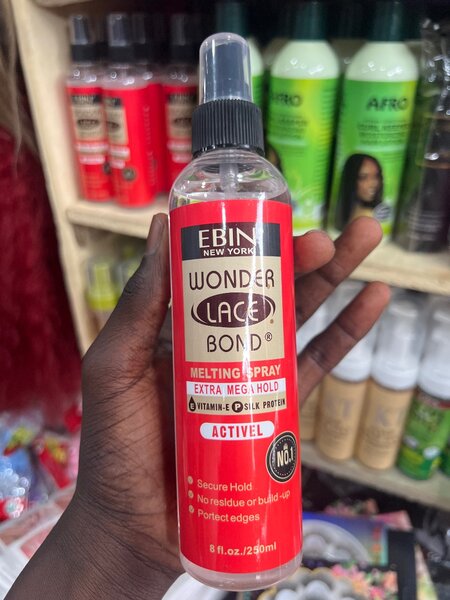 Spray fixateur pour perruques