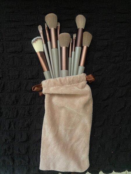 Make-up brushes