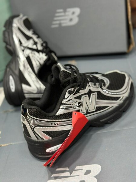 New balance 740