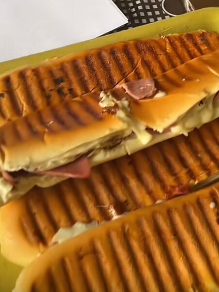 Panini au jambon fromage