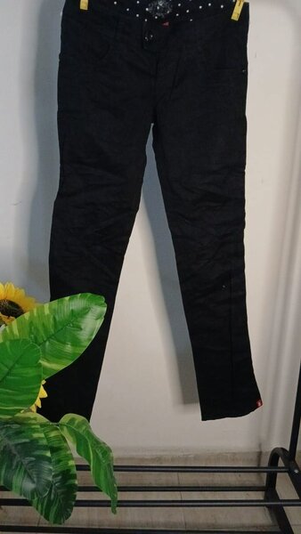 Pantalon noir slim chic