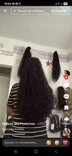 Perruque bouclée volumineuse