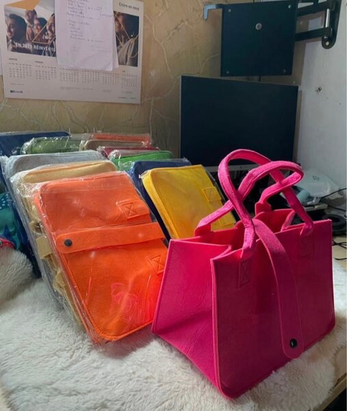 Sacs à main colorés élégants