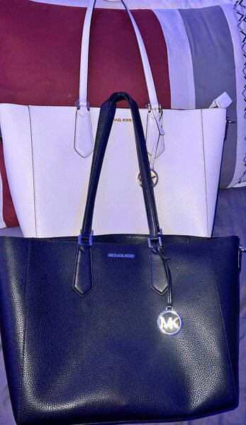 Sac à main Michael Kors en cuir noir