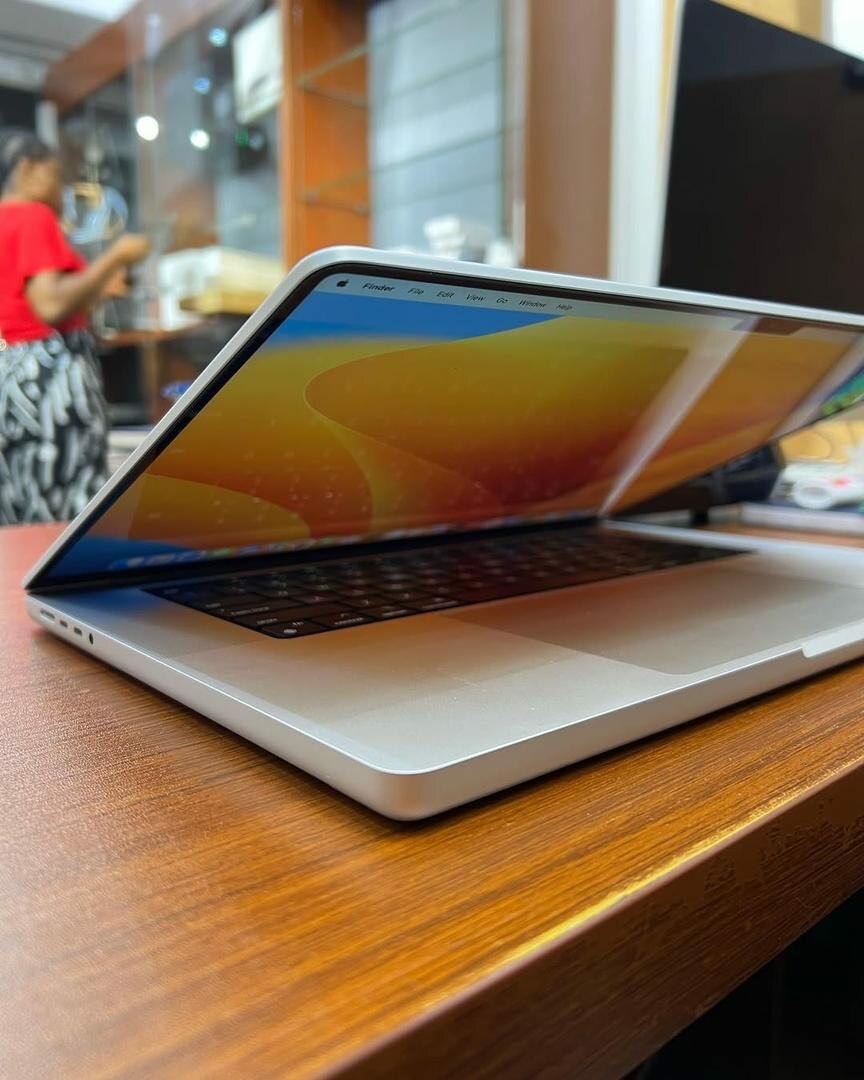 MACBOOK PRO 2023