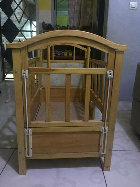 Lit et matelas pour enfant.