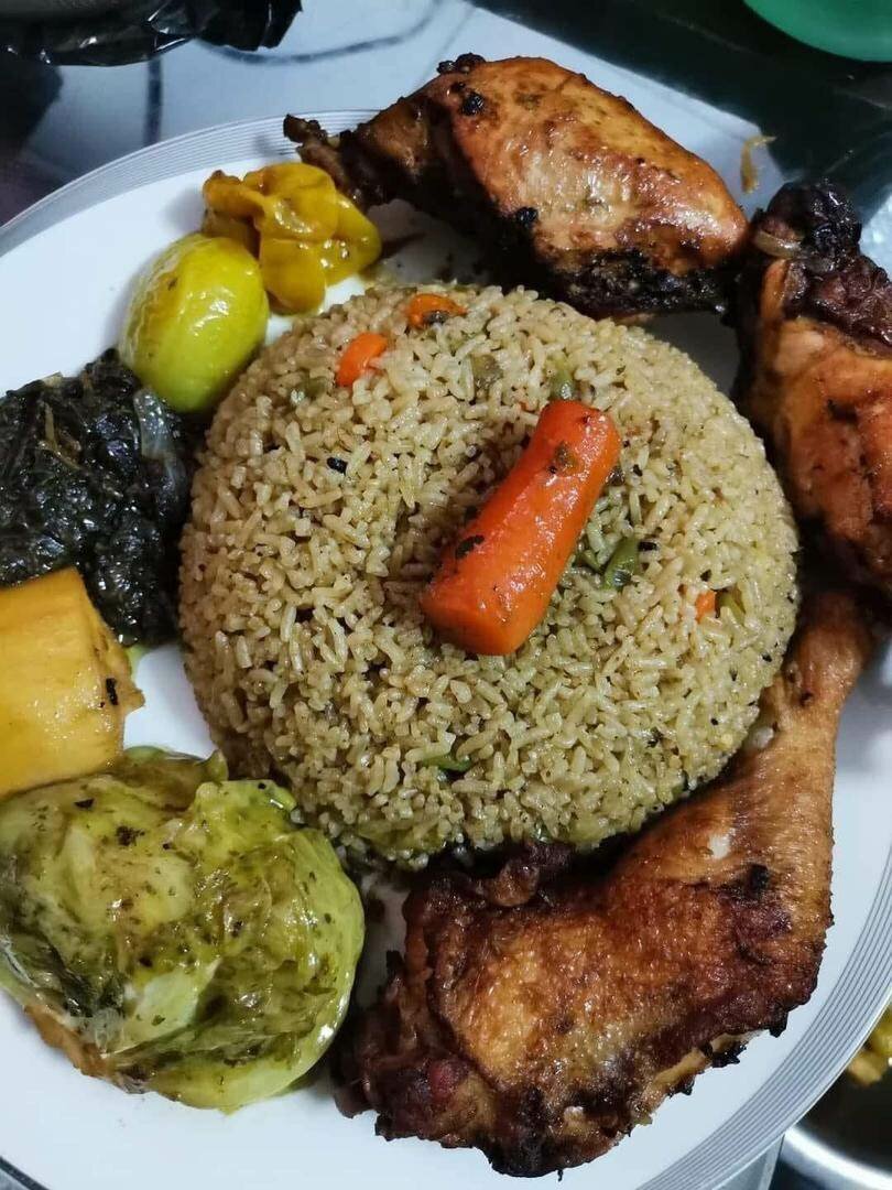 Repas Savoureux de Riz et Poulet