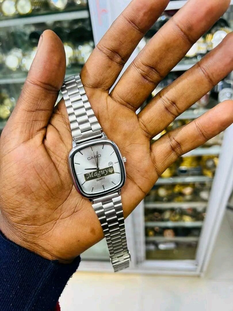 Montre élégante en acier inoxydable