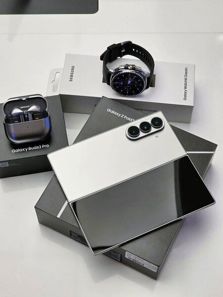 Samsung Galaxy Z Fold5 Smartphone