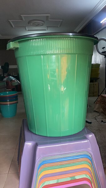 Grande poubelle en plastique