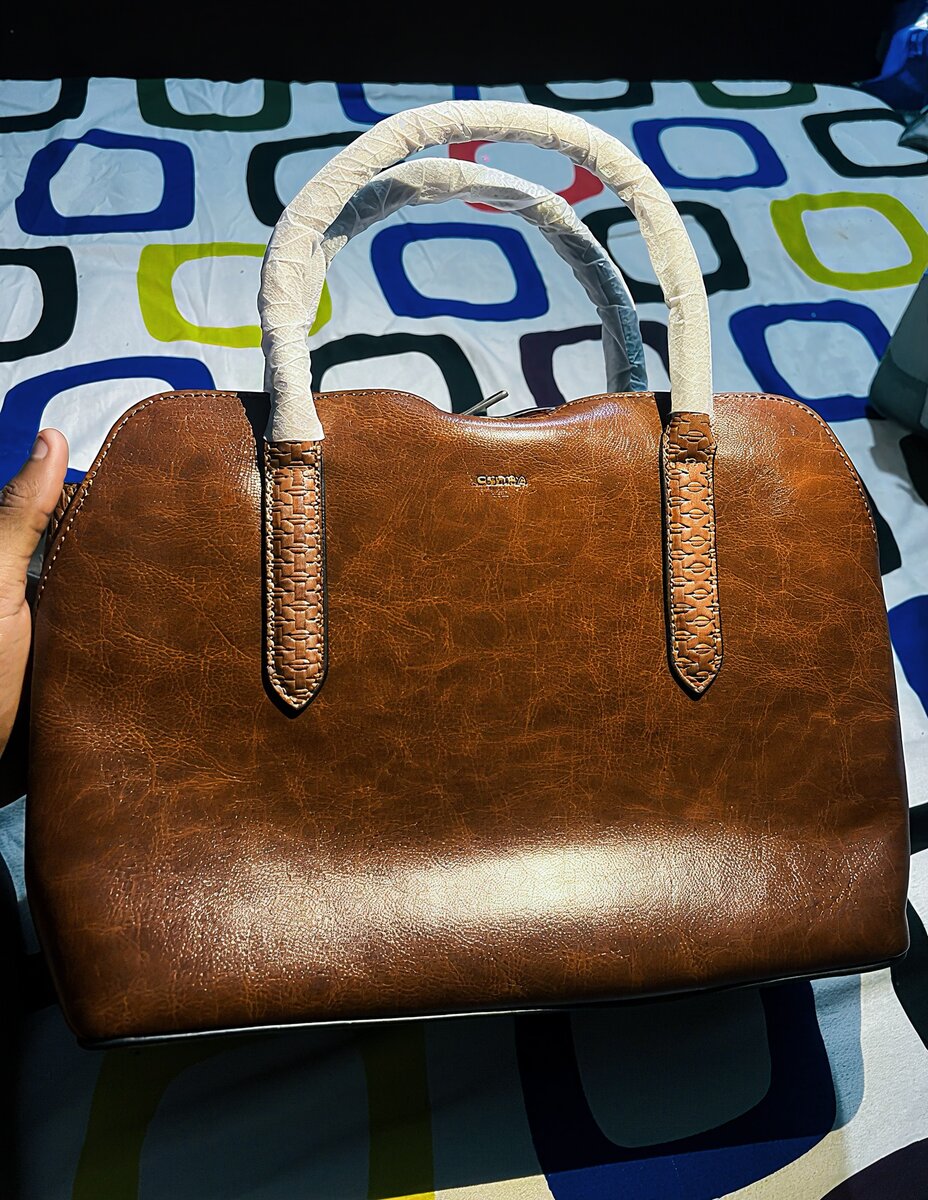 Sac à main en cuir brun élégant