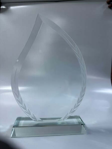 Trophée en verre élégant