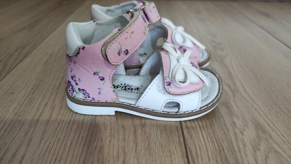 Продаю кожаные ортопедические сандалии (басаножки).