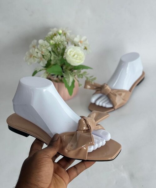 Simple easy go slipper